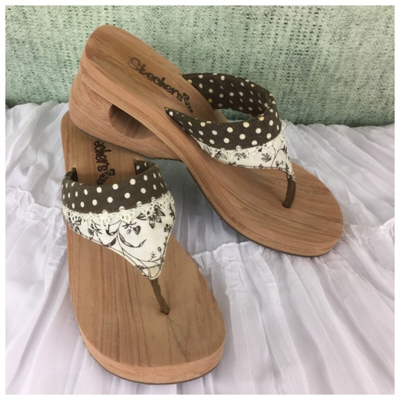 skechers cali flip flops